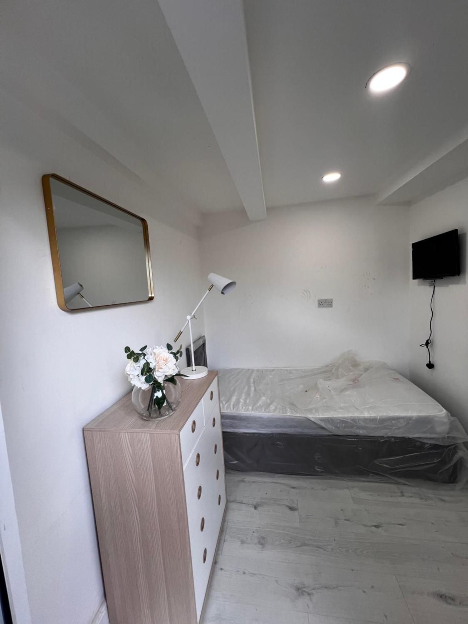 Lovely Ensuite Room In Corby Рокингем Экстерьер фото